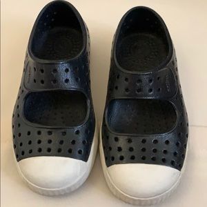 Native size 9 barely worn